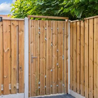 Tuindeurkozijn geïmpregneerd grenen+ aanslagligger 210 cm hoog en 160cm breed zelf in tekorten